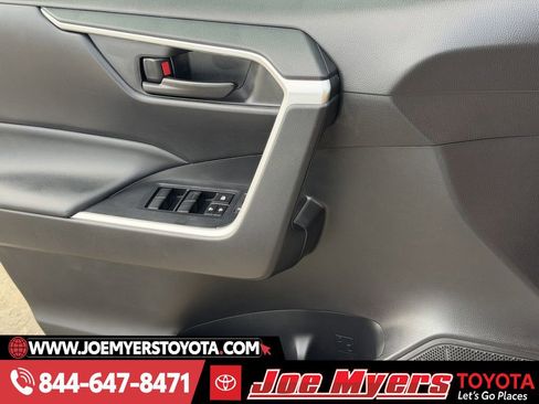 Used 2022 Toyota RAV4 LE image 25