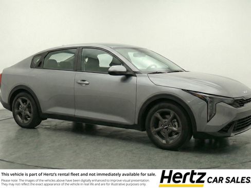Used 2025 Kia K4 LXS image 1