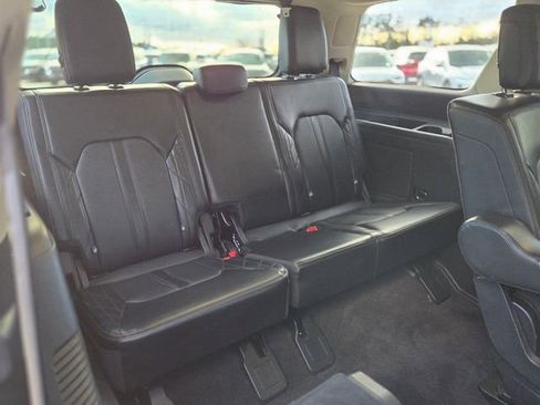 Used 2020 Ford Expedition Platinum image 19