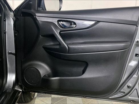 Used 2017 Nissan Rogue S w/ Appearance Package image 23