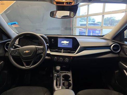 Used 2024 Chevrolet Trax LS w/ LS Convenience Package FWD image 18