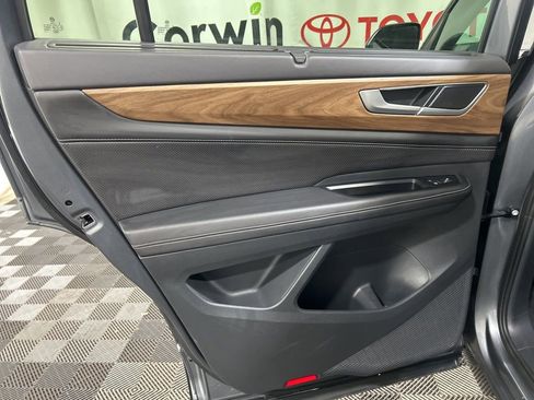 Used 2025 Volkswagen Atlas SE AWD/4WD image 20