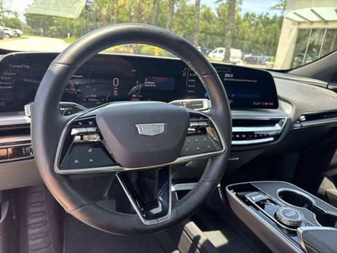 Used 2025 Cadillac Lyriq Luxury RWD image 16