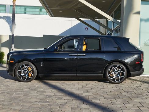 Certified 2022 Rolls-Royce Cullinan Black Badge w/ Leather Finishing Pack image 3