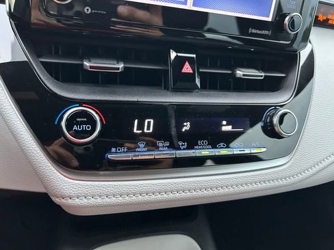 Used 2021 Toyota Corolla SE FWD image 24