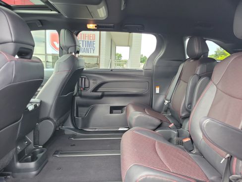 Used 2025 Toyota Sienna XSE w/ XSE Premium Package FWD image 11