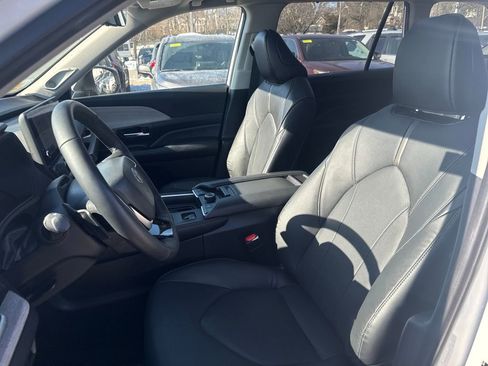 Used 2024 Toyota Grand Highlander Platinum image 16