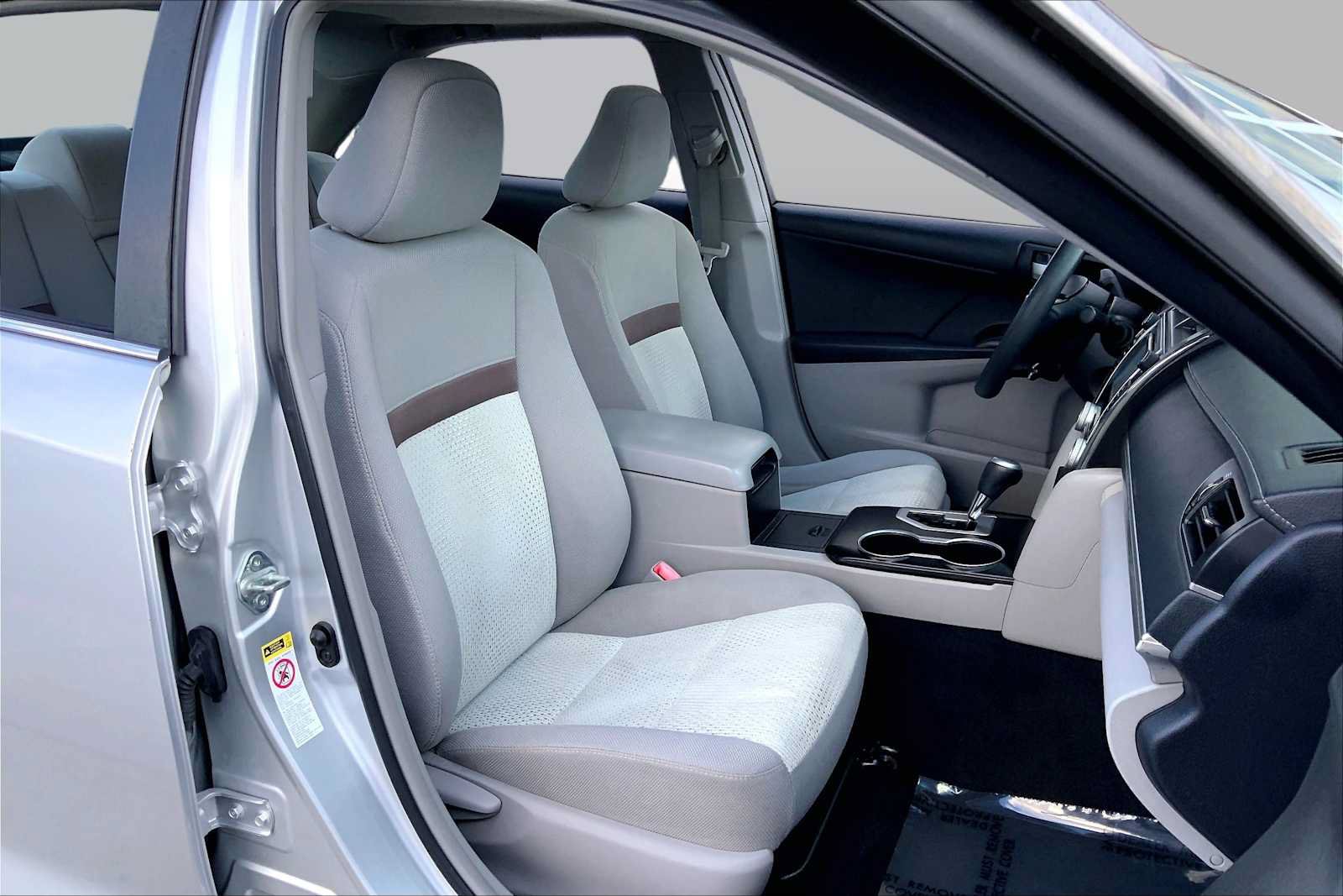 Used 2012 Toyota Camry LE FWD image 7