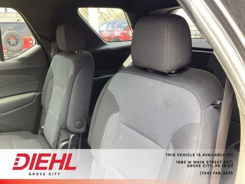 Used 2023 Chevrolet Traverse LT image 13