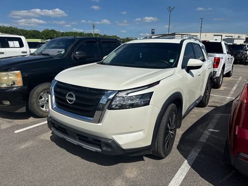 Used 2024 Nissan Pathfinder Platinum w/ Cargo Package AWD/4WD image 7
