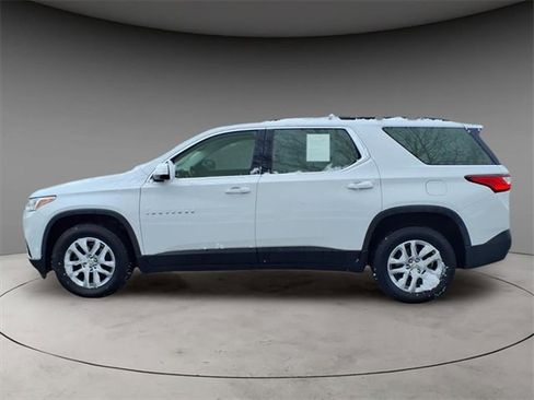 Used 2019 Chevrolet Traverse LT image 2