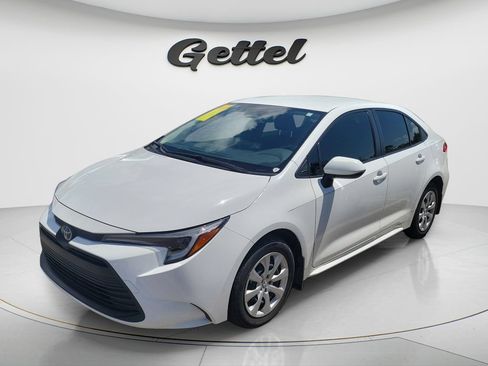 Used 2023 Toyota Corolla LE FWD image 1