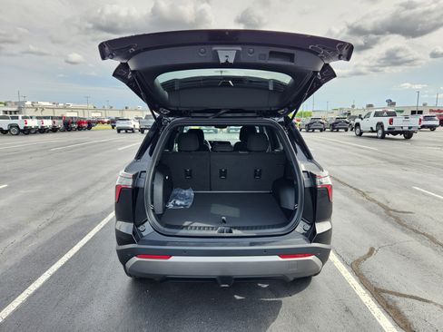 New 2026 Chevrolet Equinox LT w/ Safety and Technology Package FWD image 7
