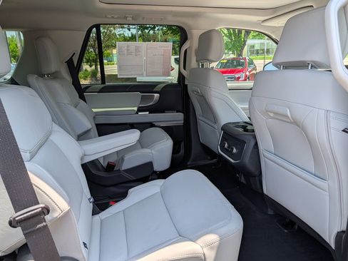 Used 2025 Ford Expedition Platinum AWD/4WD image 22