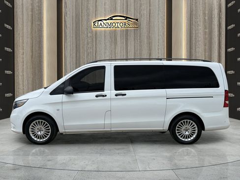 Used 2018 Mercedes-Benz Metris Passenger image 8