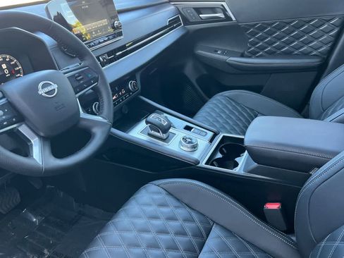 New 2026 Nissan Rogue Platinum image 12