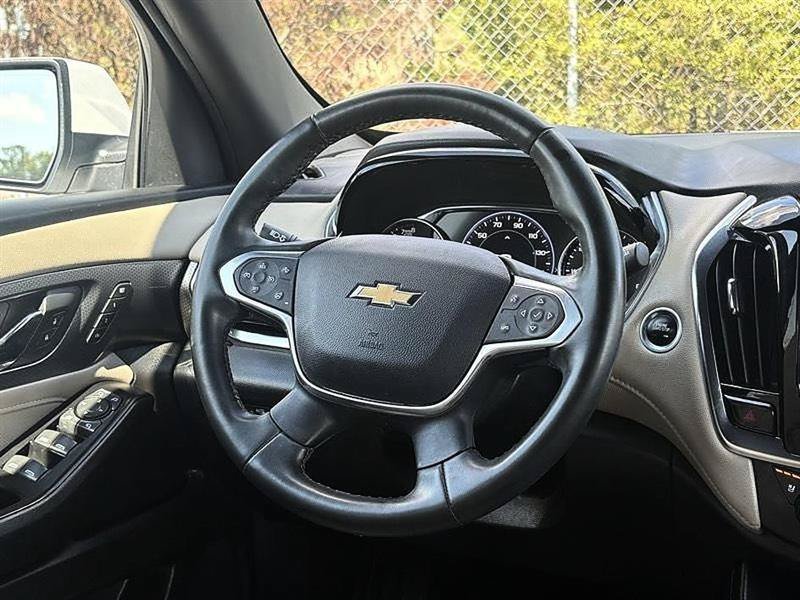 Used 2023 Chevrolet Traverse Premier FWD image 44