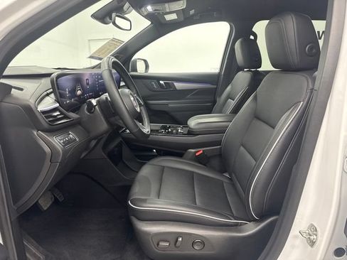 Used 2025 Buick Enclave Preferred FWD image 25