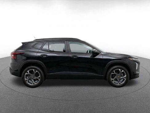 Used 2025 Chevrolet Trax LT FWD image 10