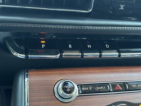 Used 2023 Lincoln Aviator Reserve w/ Elements Package Plus AWD/4WD image 40