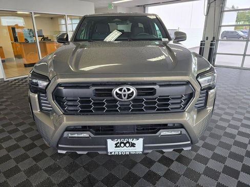 Used 2024 Toyota Tacoma TRD Off-Road AWD/4WD image 8