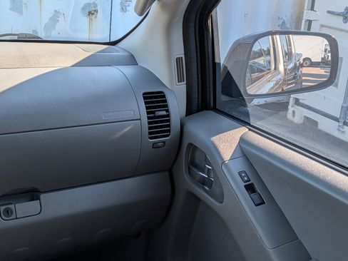 Used 2021 Nissan Frontier SV w/ Midnight Edition Floor Mats AWD/4WD image 17