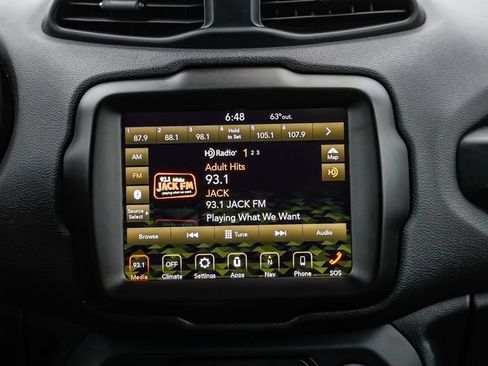 Used 2023 Jeep Renegade Latitude AWD/4WD image 17