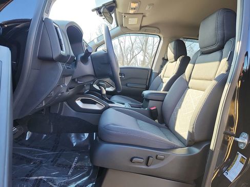 Certified 2025 Nissan Frontier SV image 14