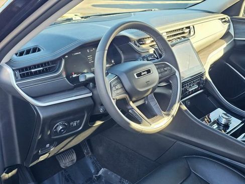 Used 2023 Jeep Grand Cherokee L Limited w/ Luxury Tech Group II image 16