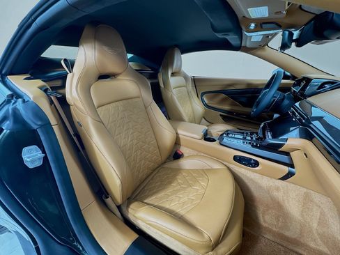 Used 2026 Aston Martin Vanquish Convertible RWD image 22