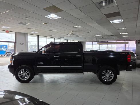 Used 2018 Chevrolet Silverado 2500 High Country w/ Duramax Plus Package image 5