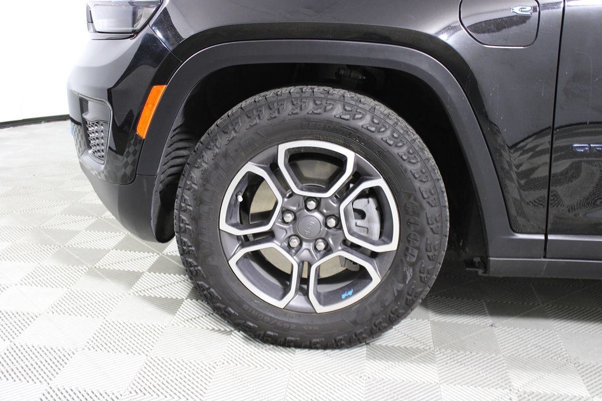 Used 2023 Jeep Grand Cherokee Trailhawk AWD/4WD image 9