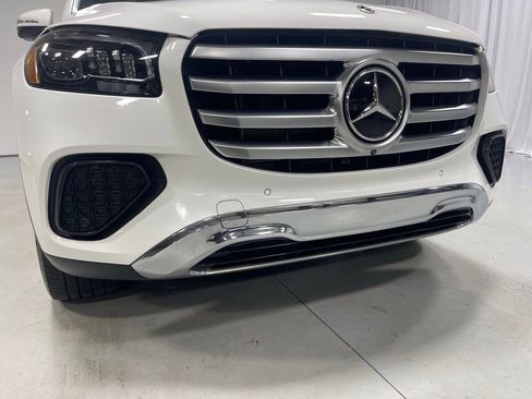 Used 2024 Mercedes-Benz GLS 450 4MATIC image 11