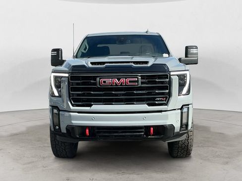 Used 2024 GMC Sierra 2500 AT4 AWD/4WD image 2
