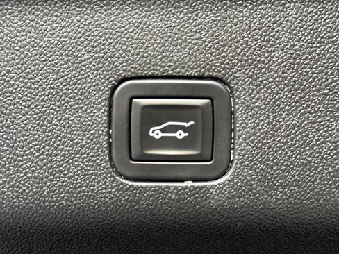 Used 2025 Chevrolet Suburban High Country AWD/4WD image 23