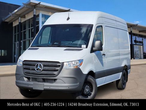 Used 2025 Mercedes-Benz Sprinter 2500 image 1