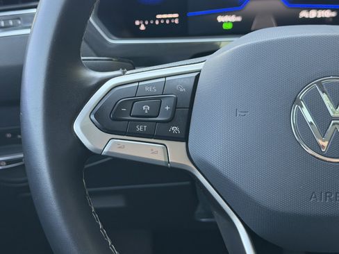 Used 2022 Volkswagen Tiguan SE image 15