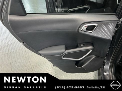 Used 2025 Kia Soul LX FWD image 33
