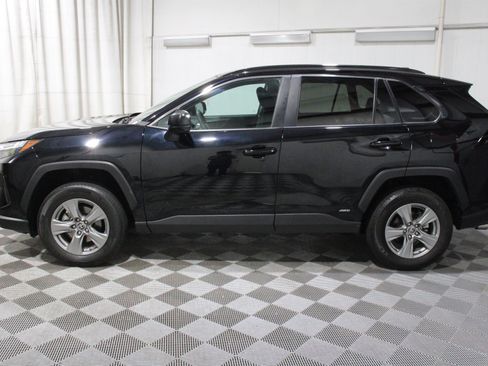 Used 2024 Toyota RAV4 LE AWD/4WD image 32