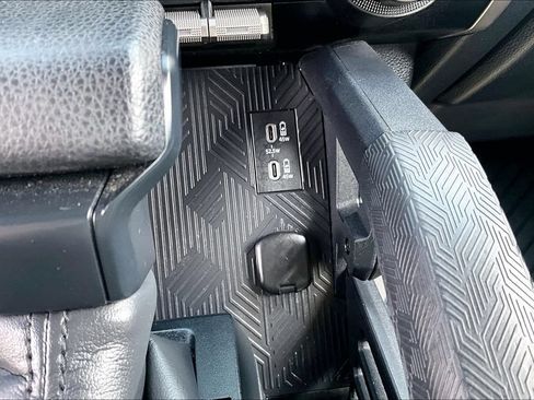 Used 2025 Toyota 4Runner SR5 AWD/4WD image 31
