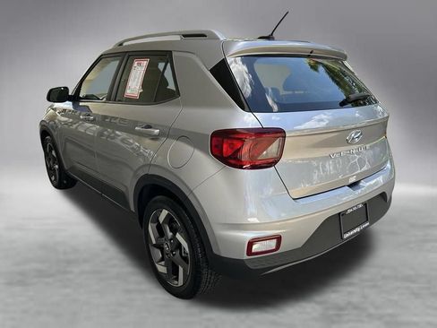 Used 2026 Hyundai Venue SEL FWD image 4