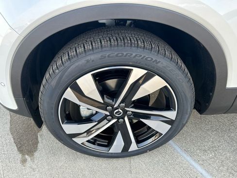 New 2026 Volvo XC40 B5 Ultra w/ Protection Package Premier AWD/4WD image 8