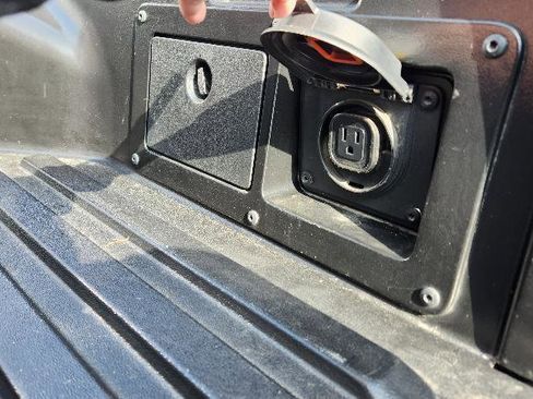 Used 2021 Toyota Tacoma TRD Off-Road image 10