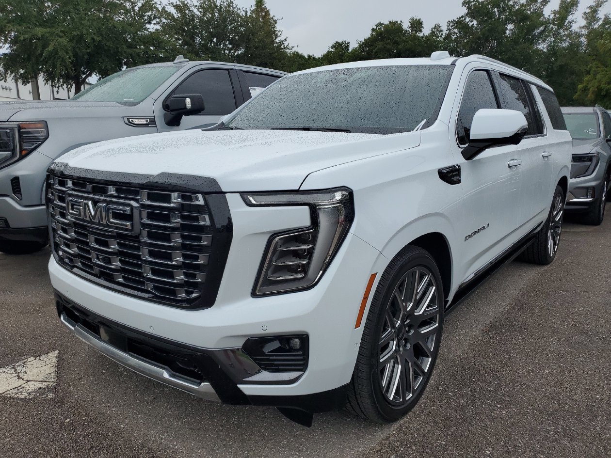 Used 2026 GMC Yukon XL Denali Ultimate AWD/4WD image 2