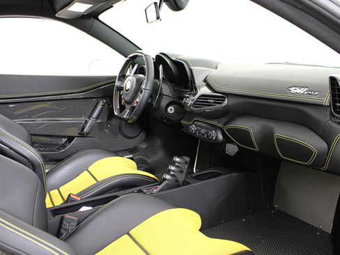 Used 2015 Ferrari 458 Speciale Coupe RWD image 2