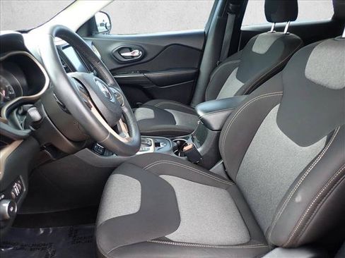 Used 2014 Jeep Cherokee Latitude FWD image 11