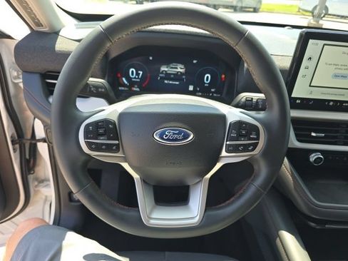 Used 2025 Ford Explorer Active AWD/4WD image 22