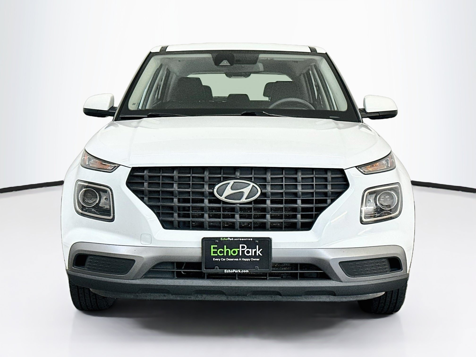 Used 2022 Hyundai Venue SE FWD image 2