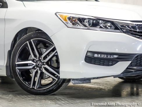 Used 2016 Honda Accord Sport image 3