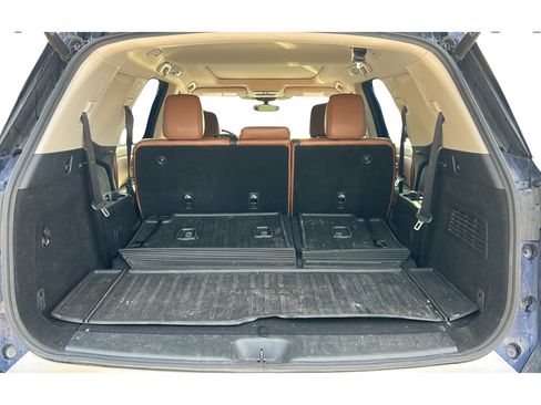 Used 2023 Nissan Pathfinder Platinum w/ Cargo Package FWD image 10